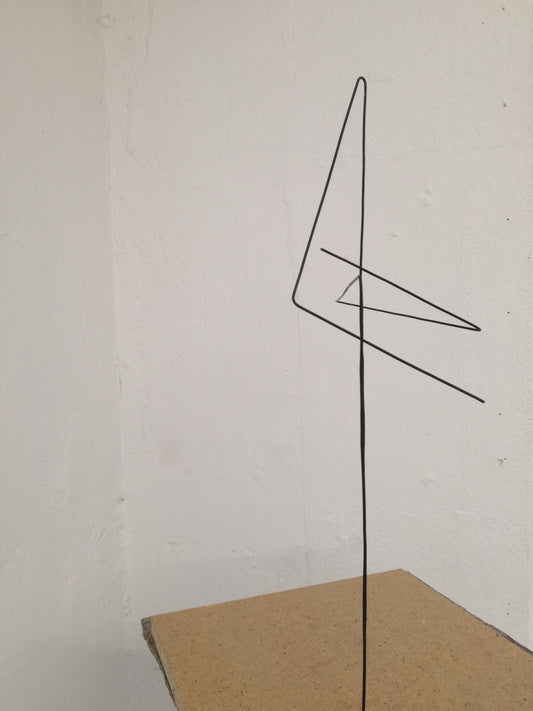 Geometry – Sculpture minimaliste en fil d’acier peint (2021) | Meubles d'Or